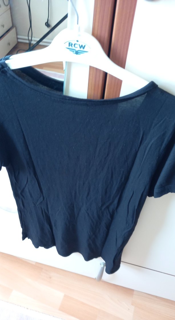 Siyah V Yaka Kadın Tişört - Görsel 3