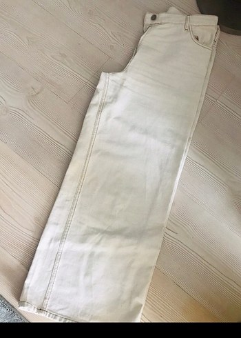 Bershka Ekru Denim Jean