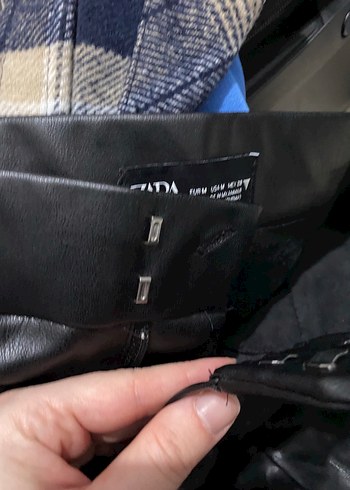 Zara Deri Siyah Kadın Pileli İspanyol Paça Pantolon - Görsel 4