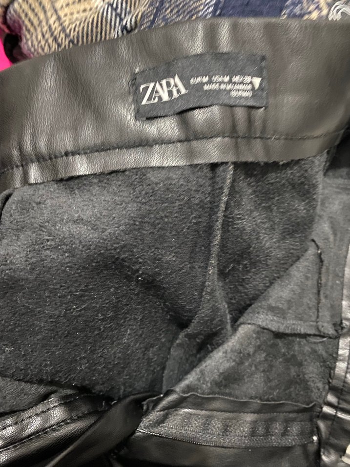 Zara Deri Siyah Kadın Pileli İspanyol Paça Pantolon - Görsel 3