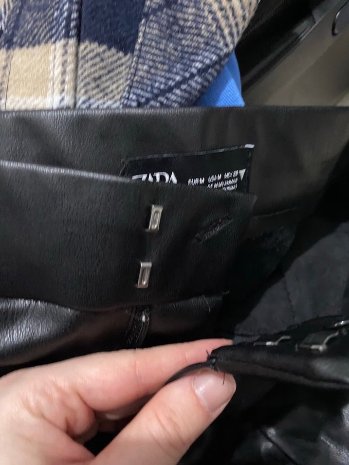 Zara Deri Siyah Kadın Pileli İspanyol Paça Pantolon - Görsel 4