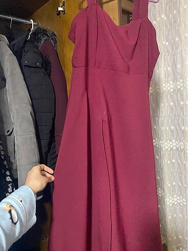 Elbise bordo yırtmaçlı