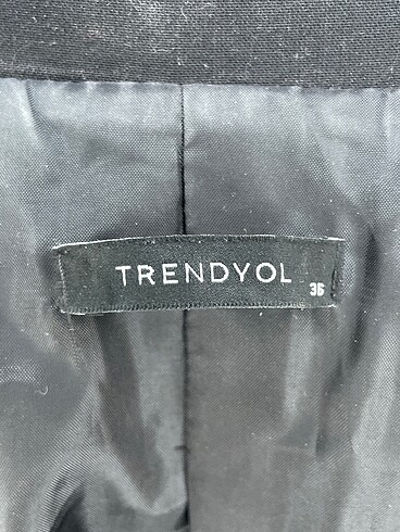 36 Beden siyah Renk Trendyol & Milla Blazer %70 İndirimli.