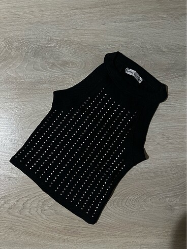 bershka taşlı crop