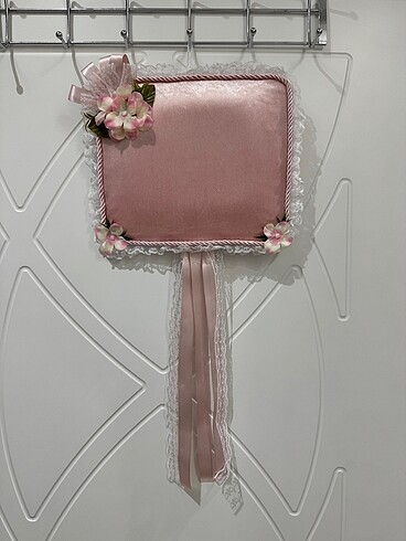 Pembe kız çocuğu için kapı süsü