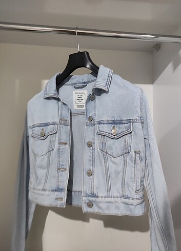 s Beden Pull & Bear yan cepli kısa düğmeli mavi kot ceket. Beden s