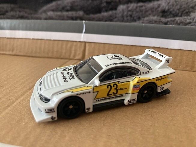 Beden HOT WHEELS NİSSAN SİLViA S15