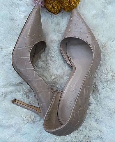 Mango asimetrik stiletto