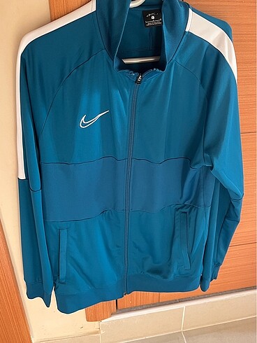 Nike üSt l