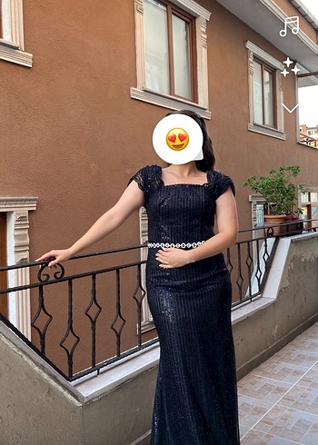 Siyah balık elbise