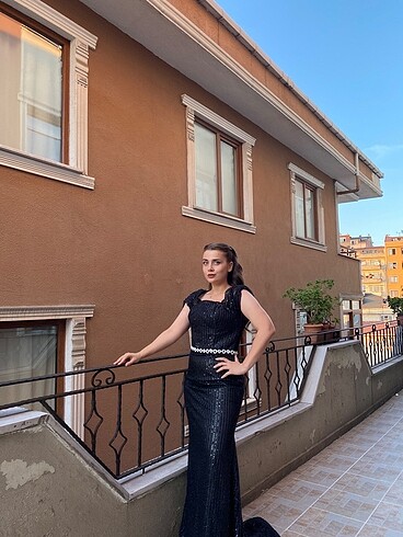Siyah balık elbise