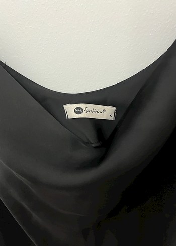 Siyah V Yaka İnce Askılı saten atlet - Görsel 6