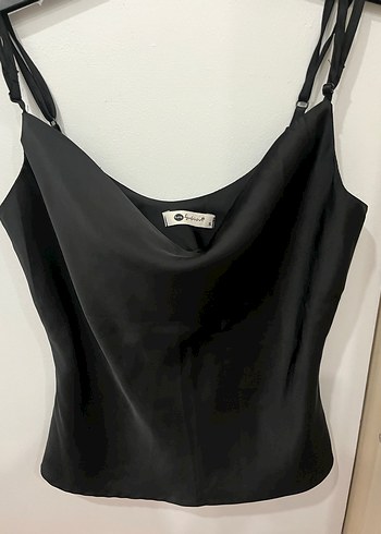 Siyah V Yaka İnce Askılı saten atlet - Görsel 3