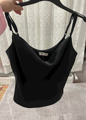 Siyah V Yaka İnce Askılı saten atlet - Görsel 5