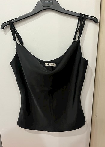 Siyah V Yaka İnce Askılı saten atlet - Görsel 4