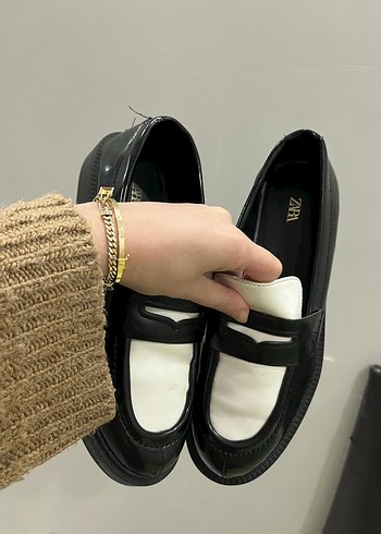 Parlak Siyah-Beyaz Tokalı Kadın Loafer zara - Görsel 8