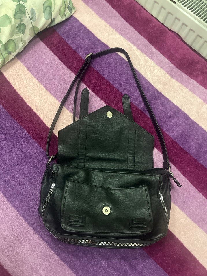 Kemer Detaylı Siyah Deri Kadın Çanta - Görsel 2