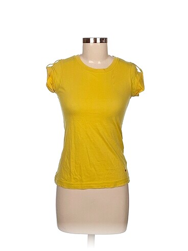 Diğer T-shirt %70 İndirimli.