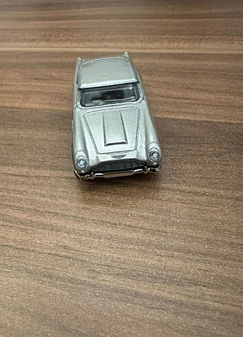  Beden Hot Wheels Aston Martin db5
