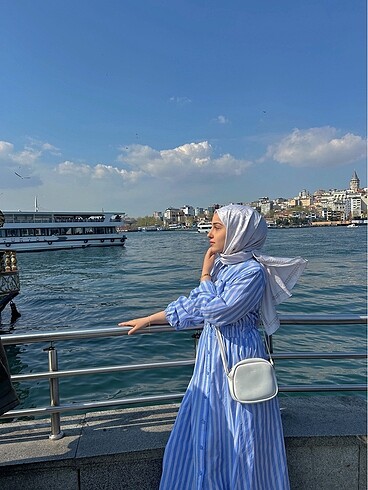 Çizgili mavi tesettür elbise