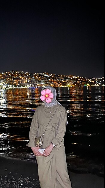Yeşil elbise yandan bağlamalı