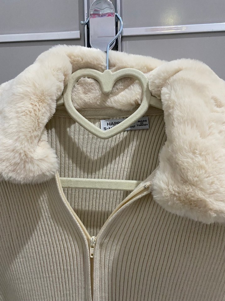 Kürk Detaylı Beyaz Kadın Triko Kazak - Görsel 2