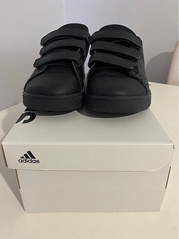 32 Beden siyah Renk Adidas spor ayakkabı