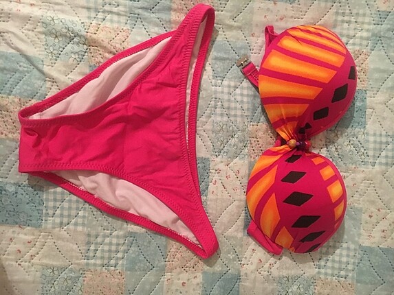 Kumsal Bikini