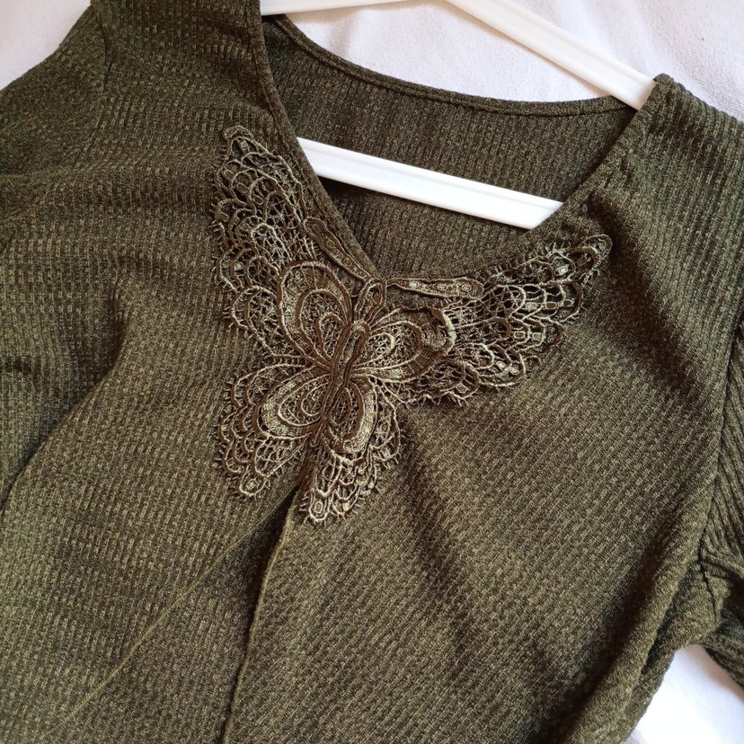 kelebek nakışlı bluz - Görsel 3