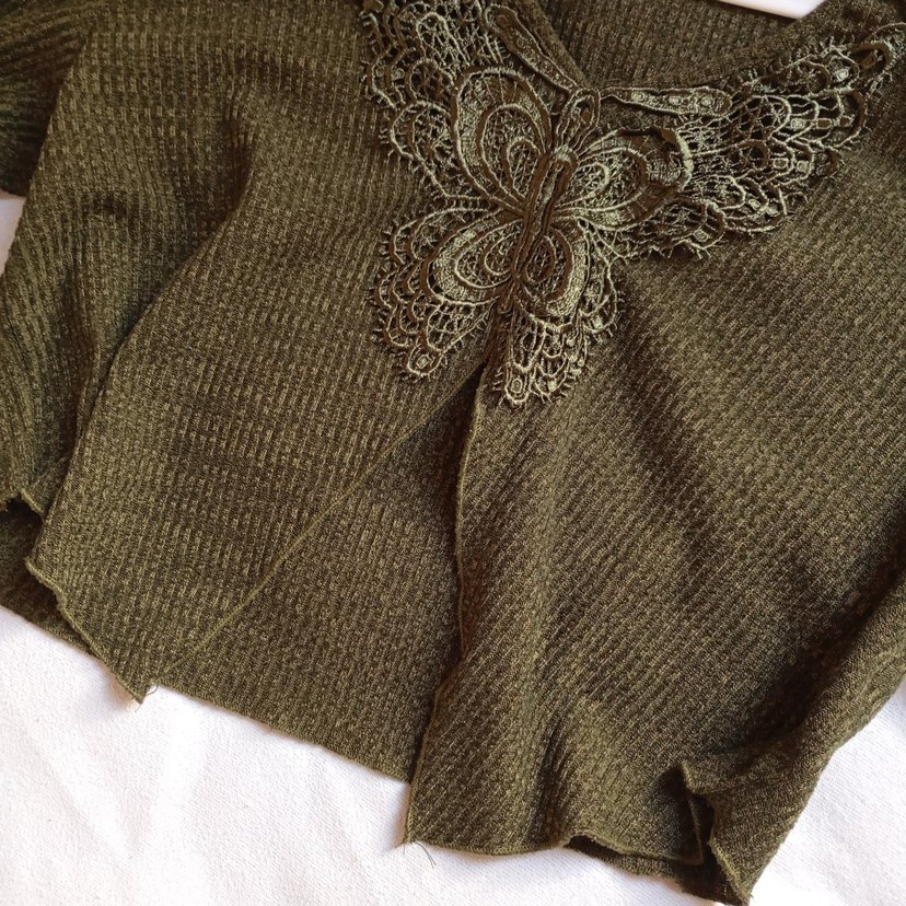 kelebek nakışlı bluz - Görsel 2