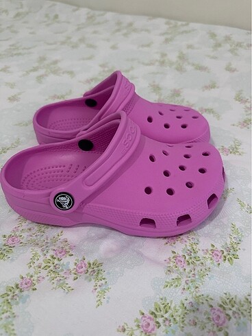 31 Beden pembe Renk Crocs 31 numara terlik