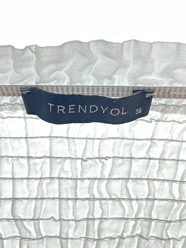 36 Beden beyaz Renk Trendyol & Milla Bluz %70 İndirimli.