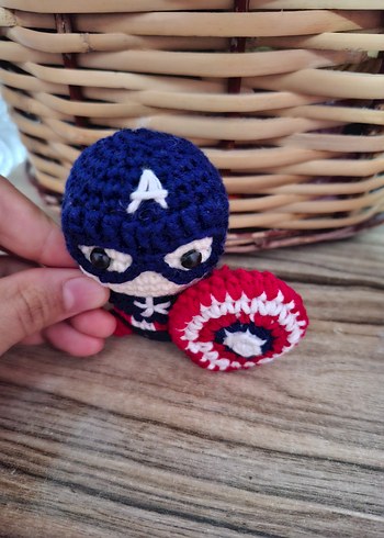 Renkli Örgü Süper Kahraman Figürü kaptan amerikan - Görsel 2