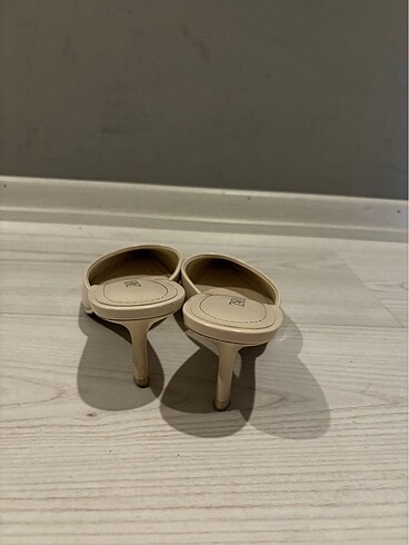 37 Beden Zara Patent Finish Heeled Mules