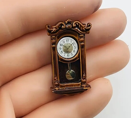 Minyatür vintage antika duvar saati barbie