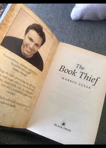 Markus Zusak THE BOOK THIEF - Görsel 4