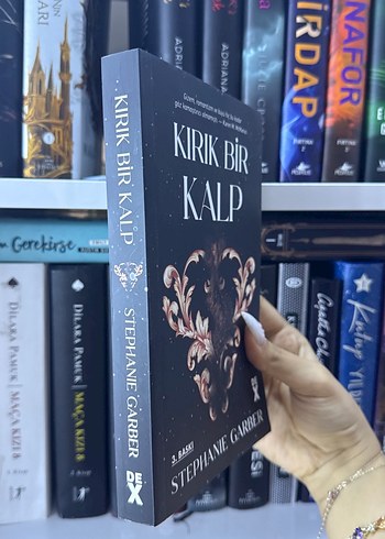 Kırık Bir Kalp - Stephanie Garber