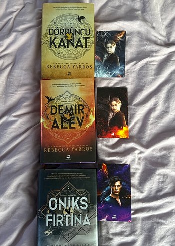 CİLTLİ YAN BASIKILI-Rebecca Yarros - Dördüncü Kanat Serisi