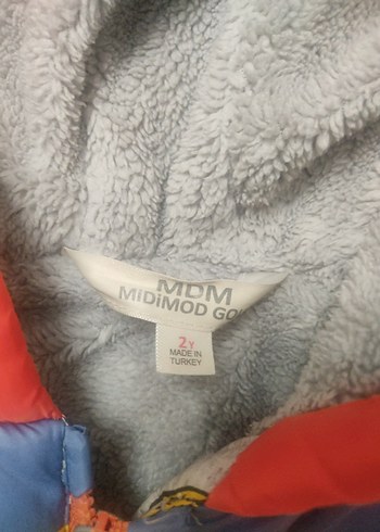 Kapüşonlu, baskılı, kürklü gri çocuk mont - Görsel 2