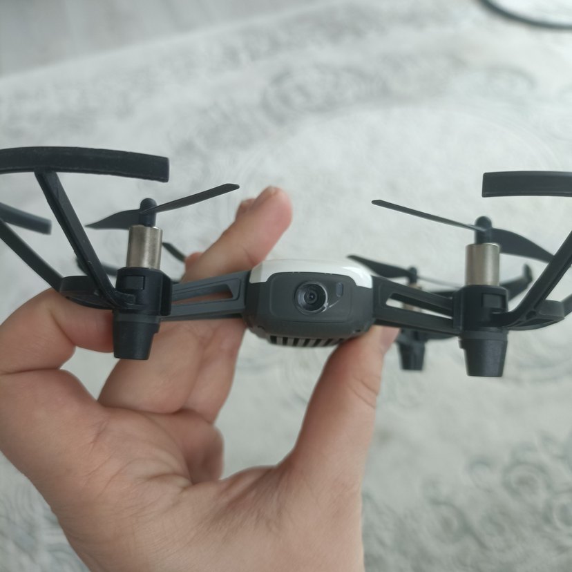 Tello Beyaz Aksiyon Kameralı Drone pil sismis baska sorun yok - Görsel 2