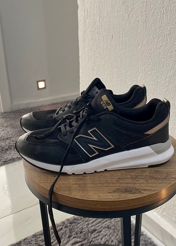 Siyah Bağcıklı New Balance Kadın Spor Ayakkabı