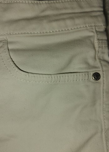 Düğmeli Beyaz Mini Kadın Şort - Görsel 6