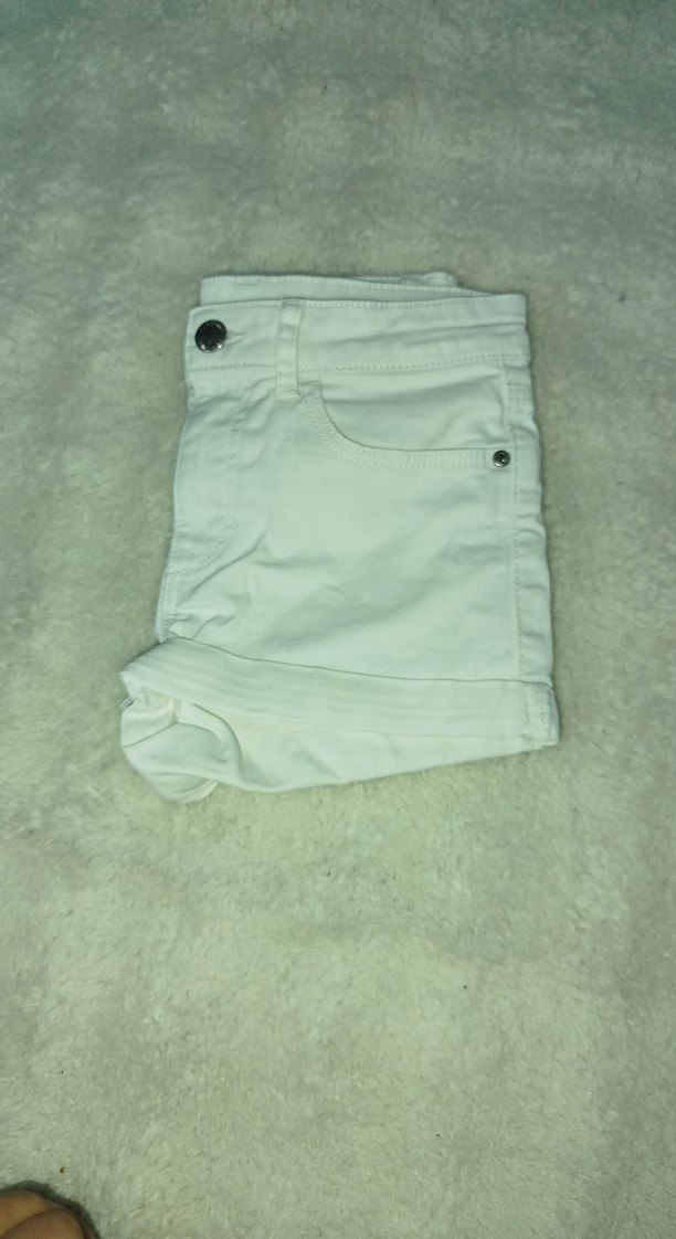 Düğmeli Beyaz Mini Kadın Şort - Görsel 4