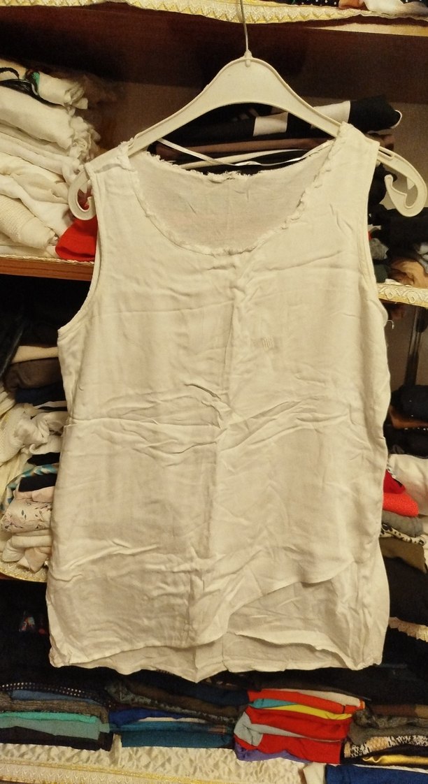 Kadın Beyaz Keten Kolsuz Tişört - Görsel 2