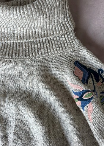 Bohem Nakışlı Gri Boğazlı Triko Kazak - Görsel 3