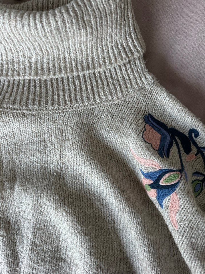 Bohem Nakışlı Gri Boğazlı Triko Kazak - Görsel 3