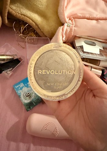 Revolution Bronzlaştırıcı Pudra - Holiday Romance - Görsel 2