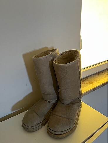 Bej Ugg Bot