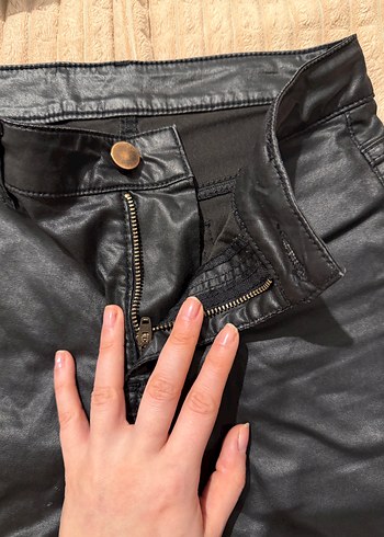 Siyah Deri Dar Kesim Kadın Pantolon - Görsel 2