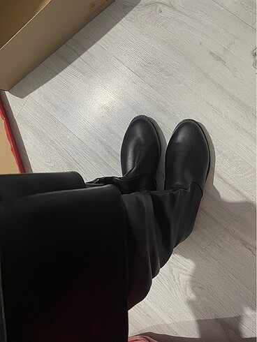 siyah çizme